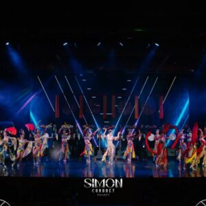 การแสดงเปิดเวทีสุดอลังการที่ Simon Cabaret Phuket
