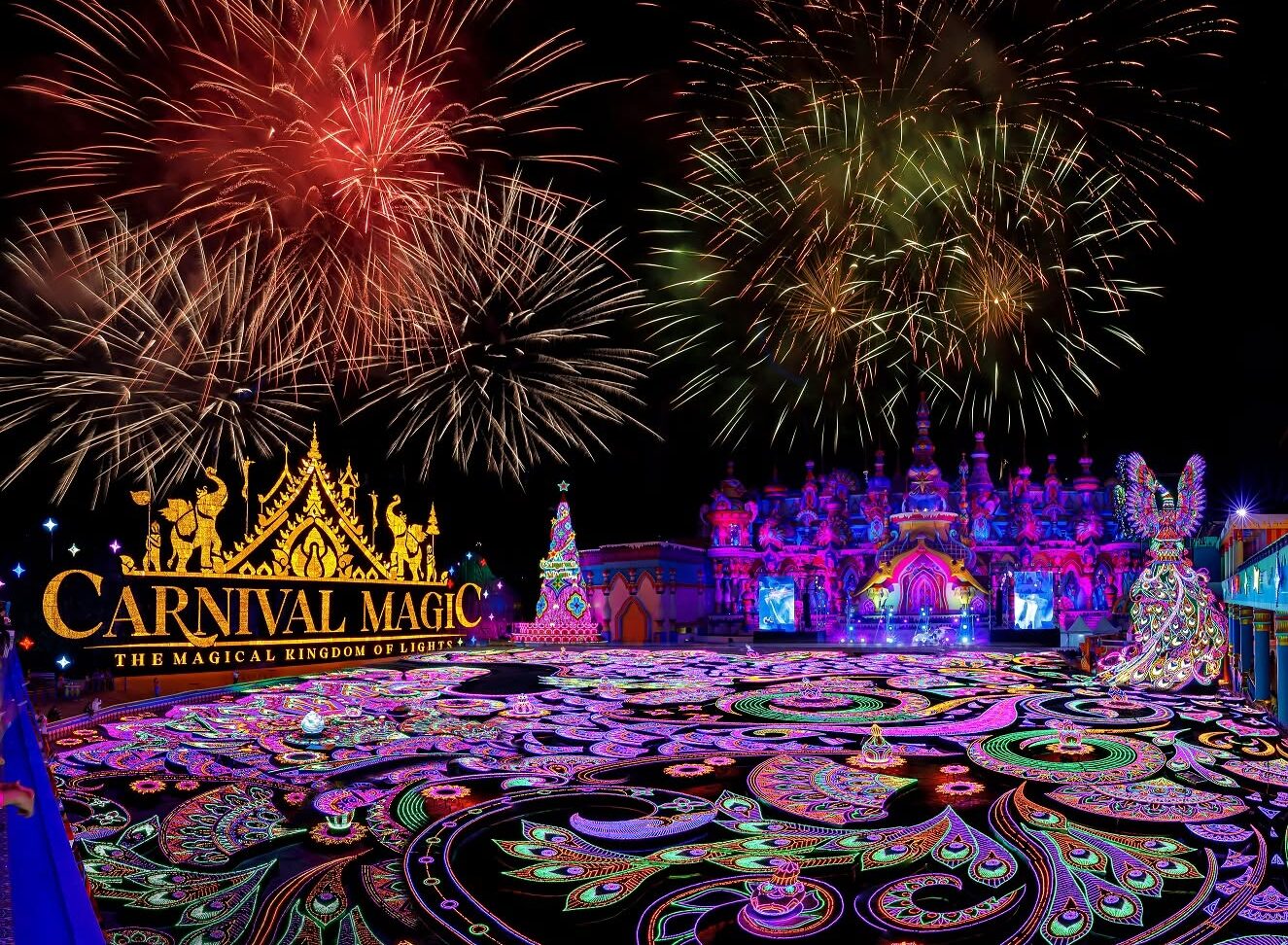 การแสดงแสงสีและพลุยามค่ำคืนที่ Carnival Magic Phuket เหมาะสำหรับนักท่องเที่ยวทุกวัย