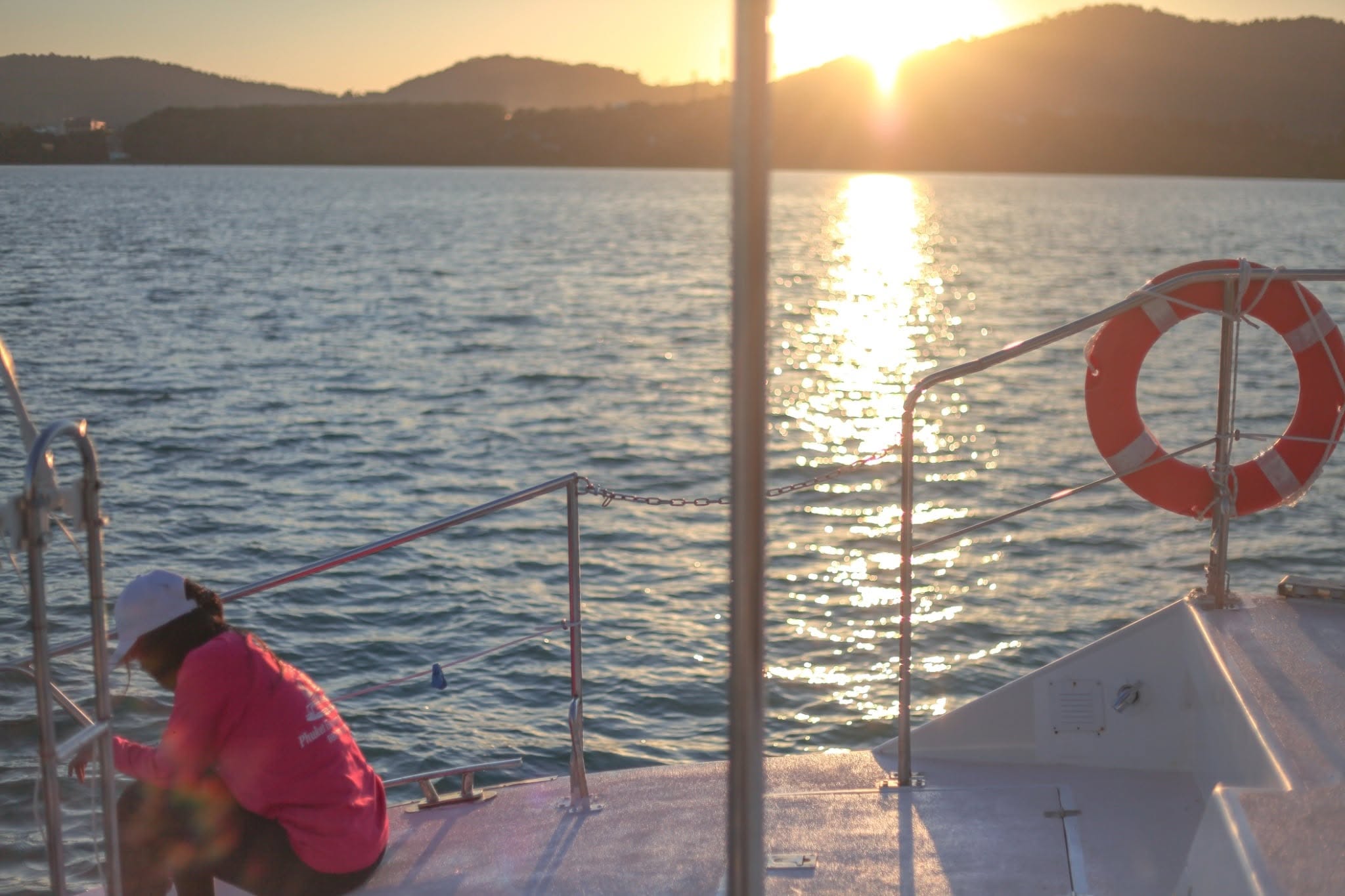 ช่วงเวลา Sunset ทริปเรือใบยอร์ช